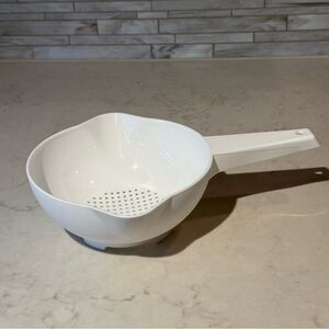 Vintage Tupperware Colander 1 QT